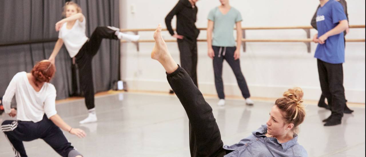 6 dancers in the studio