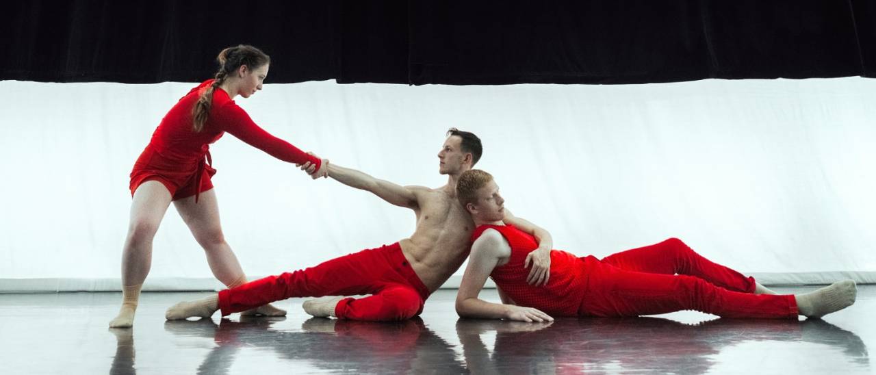 Test Capture image 3 dancers dressed in red 2 on the floor